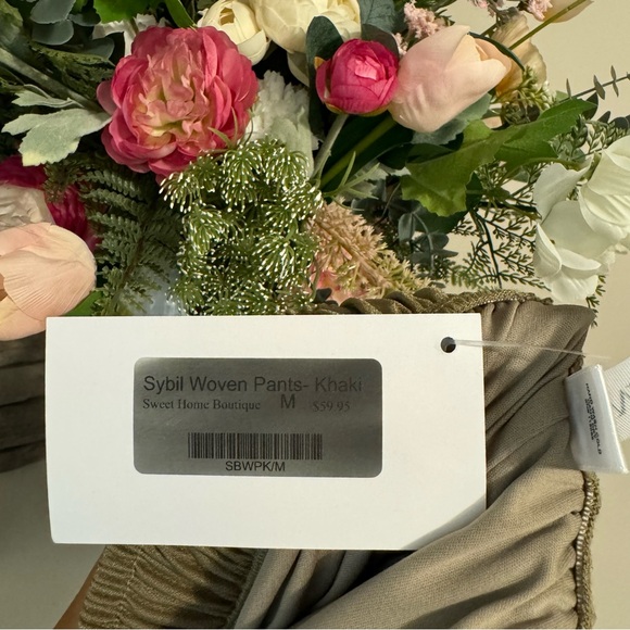 NEW WITH TAGS Zenana Sybil flowy woven pants, Size Medium - Picture 5 of 6